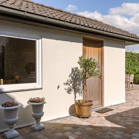 シャレー Cosy Guest With Sauna And Garden
